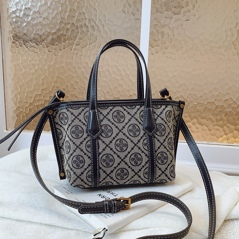 Presbyopia Accessible Luxury Tb Printed Handbag Vegetable Basket Bag Women's 2025 New Winter High-End Single Shoulder Crossbody Bag Presbyopia Accessible Luxury Tb Printed Handbag Vegetable Basket Bag Women's 2025 New Winter High-End Single Shoulder Crossbody Bag