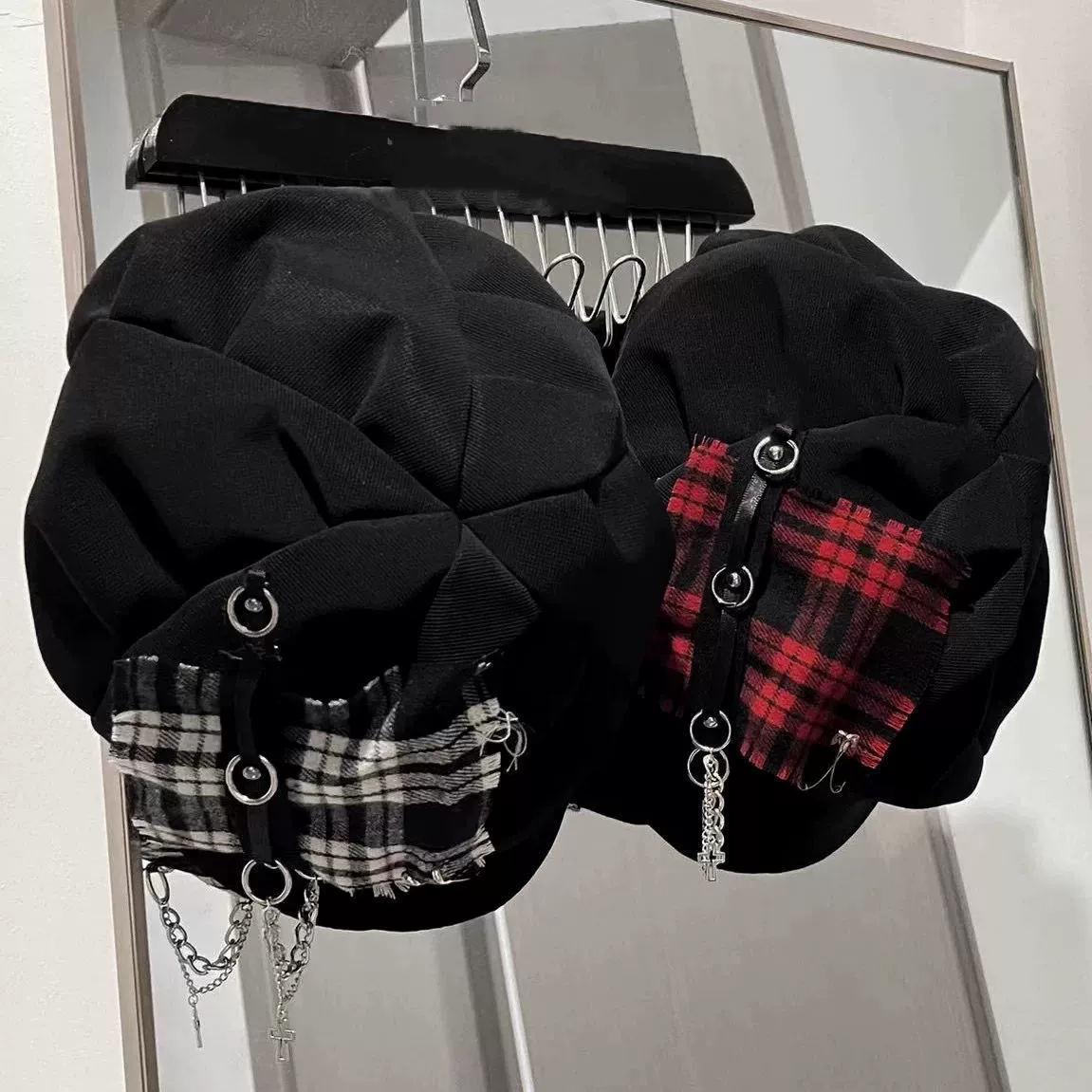 Black checkered beret, punk style, 2 carat