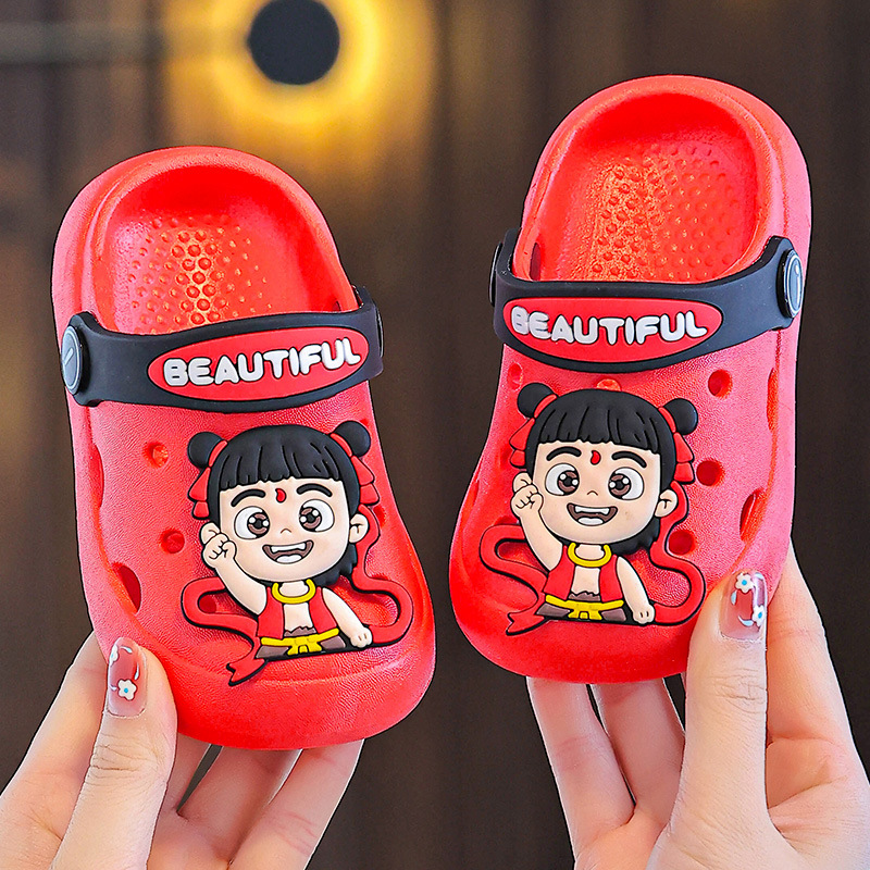 Niños Nezha zapatillas de verano para niños antideslizantes domésticos de dibujos animados para bebés con suela suave para niños pequeños zapatos de agujero de cabeza