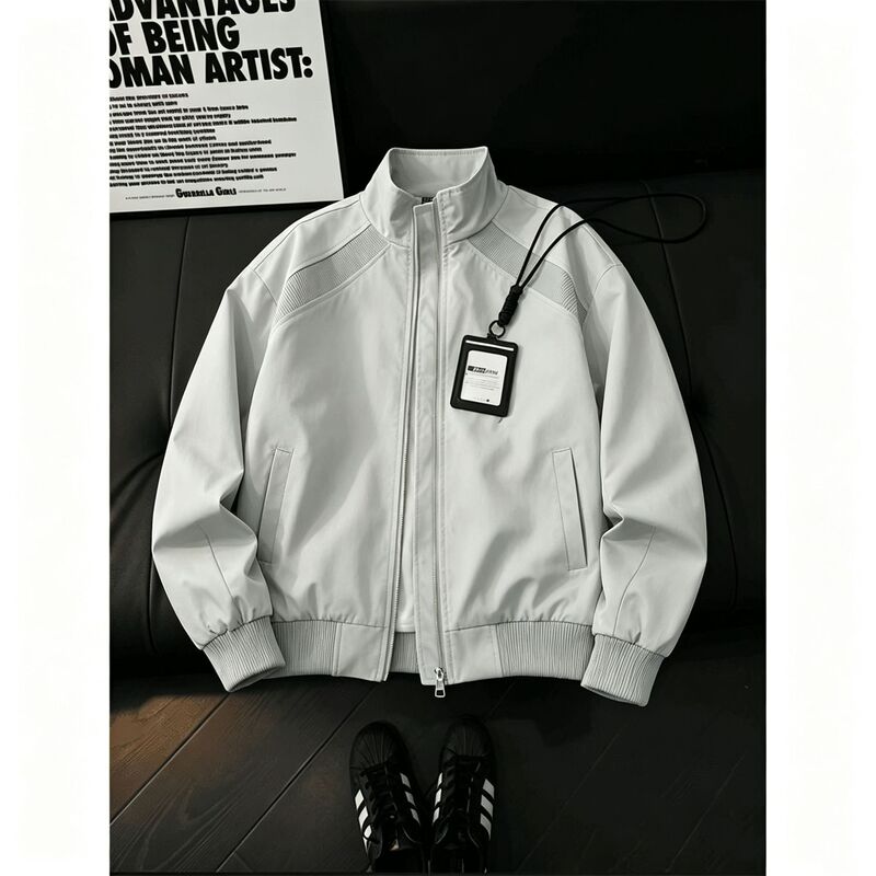 Light gray deconstructed silhouette stand-up collar baseball jacket for men and women, spring and autumn American style short flight jacket, regular shoulder workwear coat Light gray deconstructed silhouette stand-up collar baseball jacket for men and women, spring and autumn American style short flight jacket, regular shoulder workwear coat