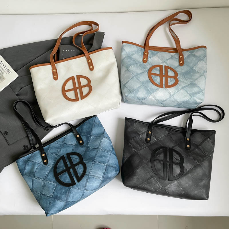 Colores contrastantes empalmados bolsos de gran capacidad para mujeres 2025 nuevo retro versátil viaje bolsos de hombro bolsos de moda debajo de la axila
