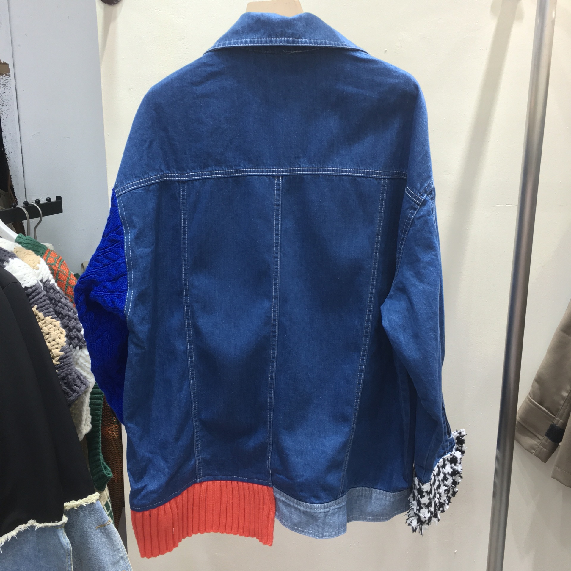 Giacca di jeans donna a quadri con frange e maniche in maglia_voghion.com
