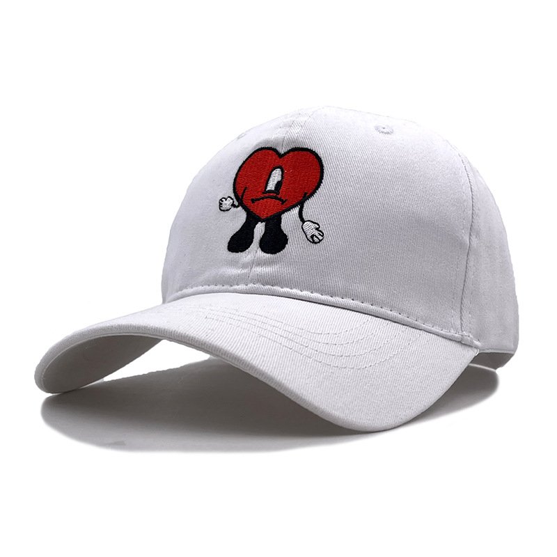 Cappellino da running ricamato con coniglio e cuore rosso_voghion.com
