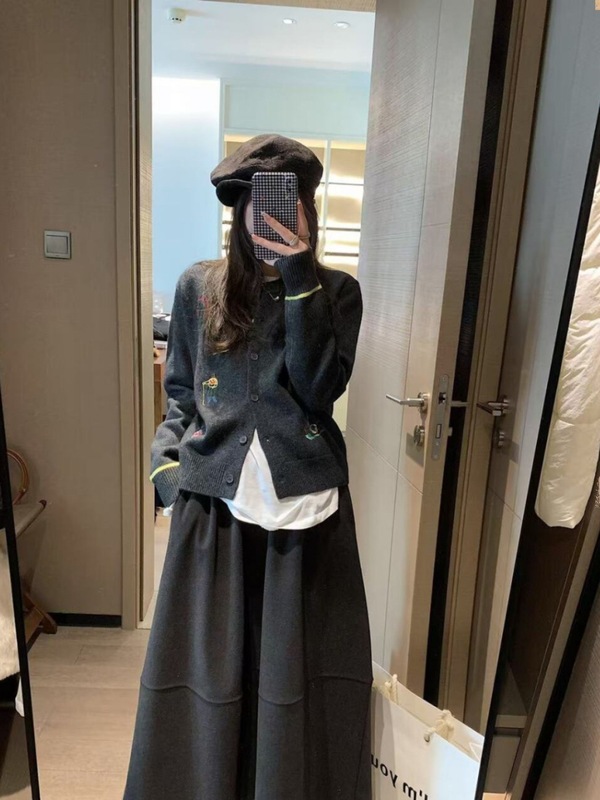 刺绣针织开衫女2025新款洋气秋冬氛围感可爱圆领休闲慵懒毛衣上衣|undefined