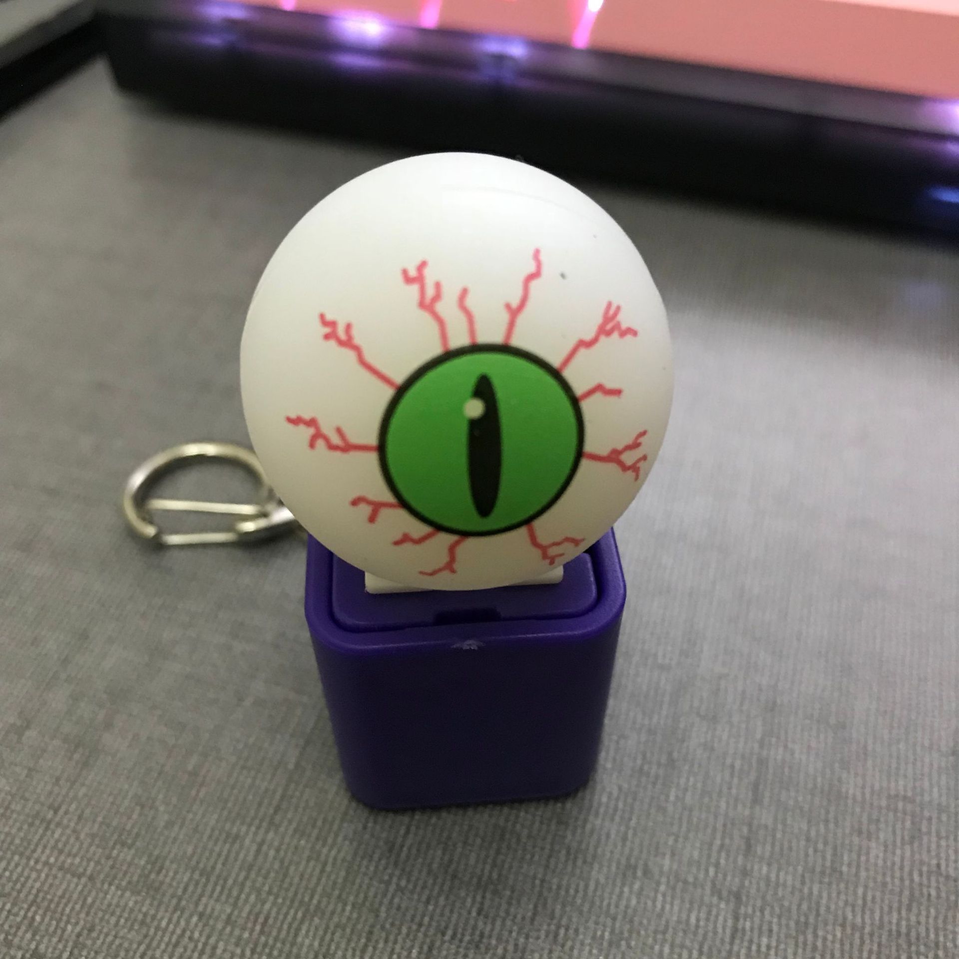 할로윈 녹색 눈알(소리와 빛 포함)