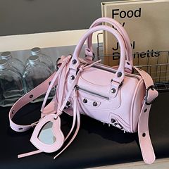 高級感リベットギャル風バッグ女性の新しい質感ボストンバッグ