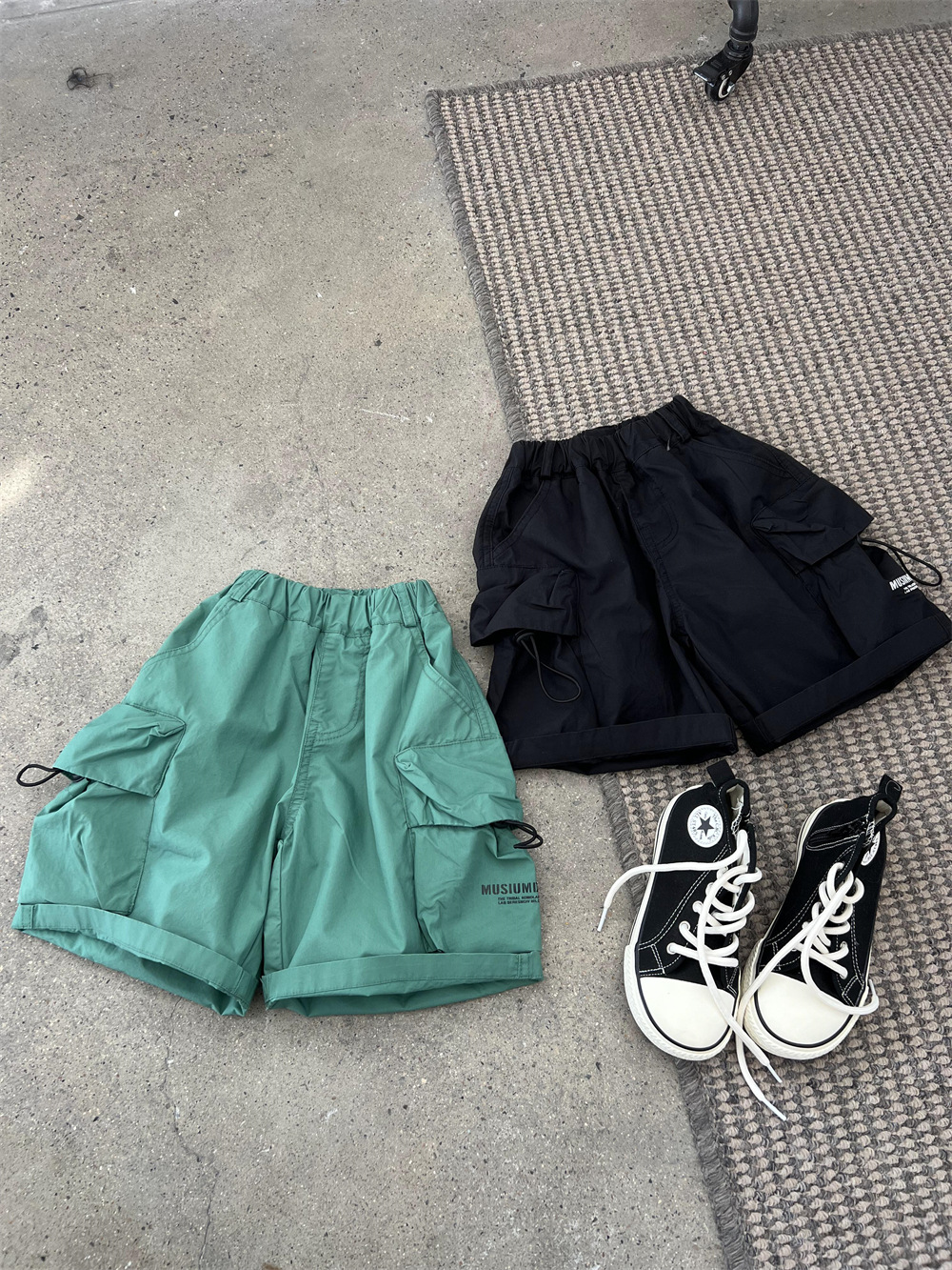 Sommerbørns amerikansk stil store lommer tynde arbejdsshorts til mænd og kvinder, løse snøreshorts, street glatte bukser_voghion.com