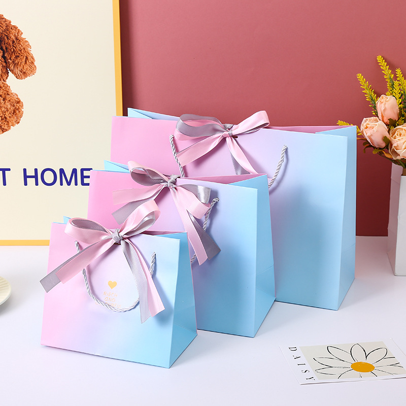 그라디언트 컬러 핸드백; 흰색 판지; 작은 (18*10*16cm)