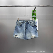 25夏季新款摩登复古做旧破洞后口袋刺绣牛仔短裤