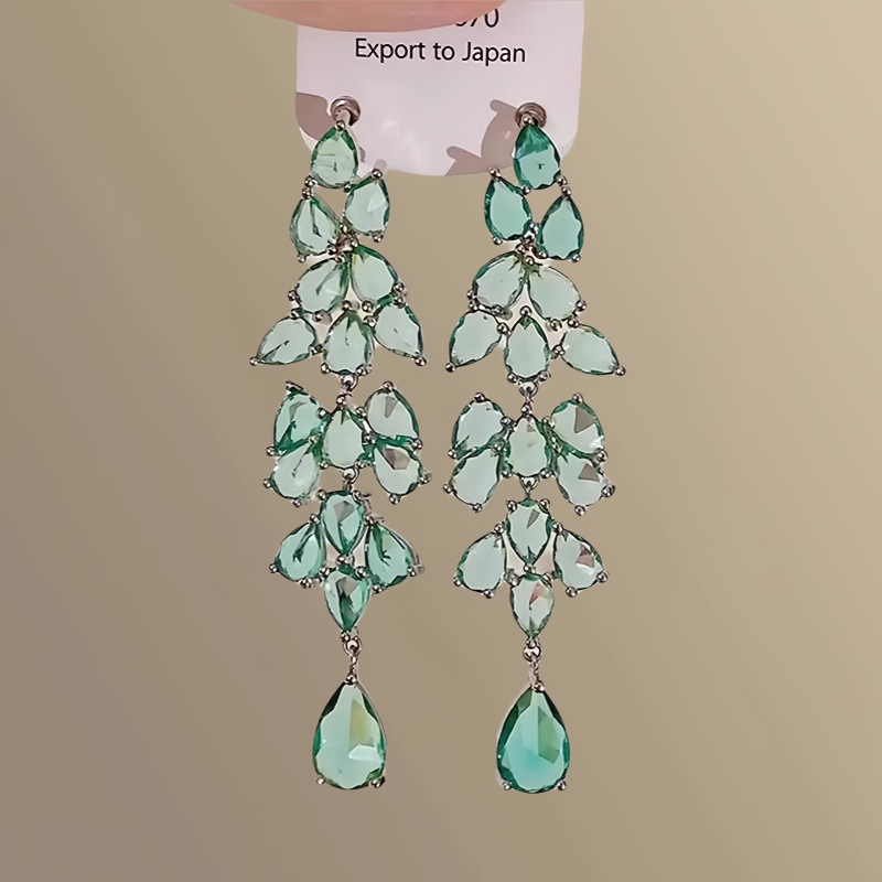 Agujas de plata transfronterizas flores de zircón aretes de bordillo estilo de moda pernos de auriculares lujosos de alto nivel de diseño de auriculares nicho
