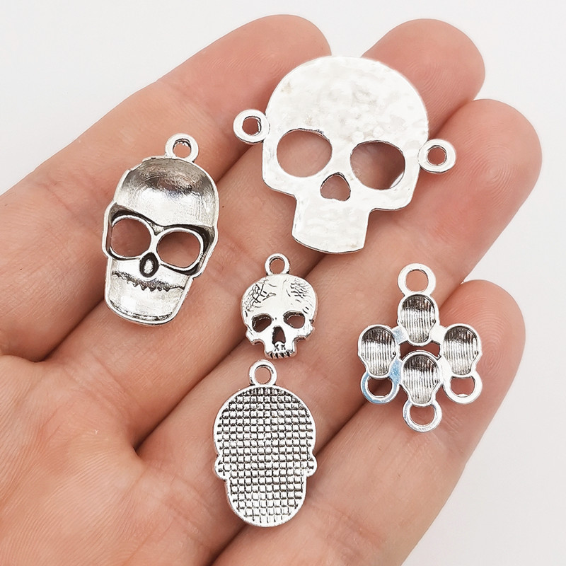 メーカーはハロウィンの鬼頭パンクのスカルのペンダントDIY合金のアクセサリーを提供しています。