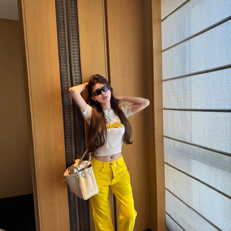 Korean-style 2025 Early Spring New Elegant Color-matching Embroidered Letter Slimming Round Neck Gentle Short-sleeved Sweater Women's Top