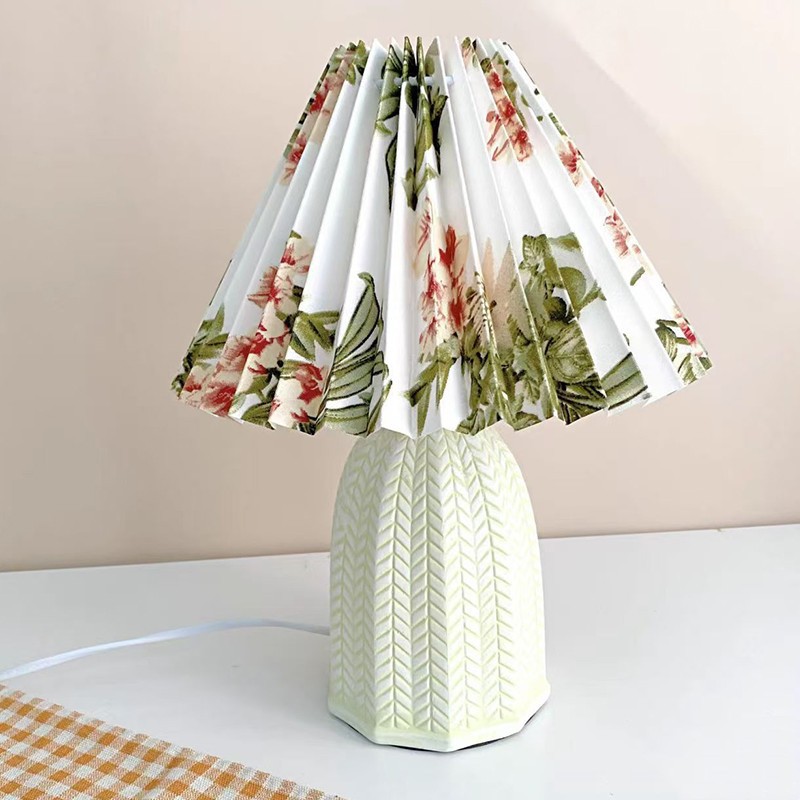 网红灯北欧ins风少女温馨喂奶小夜灯高端陶瓷百褶卧室床头灯台灯