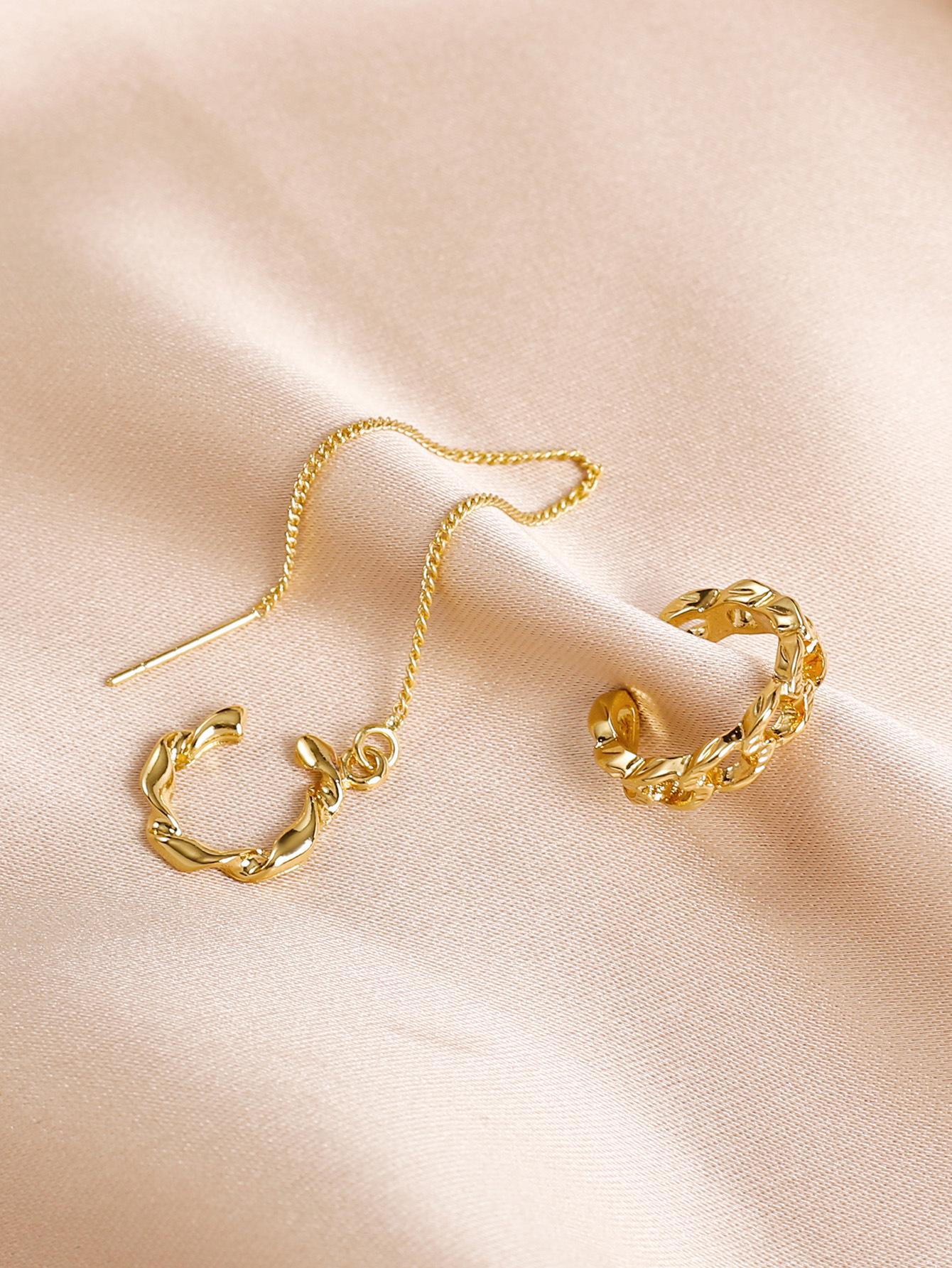 hot accessories Long high end pearl earrings Zircon crystal bee earrings Colorful bird earrings_voghion.com