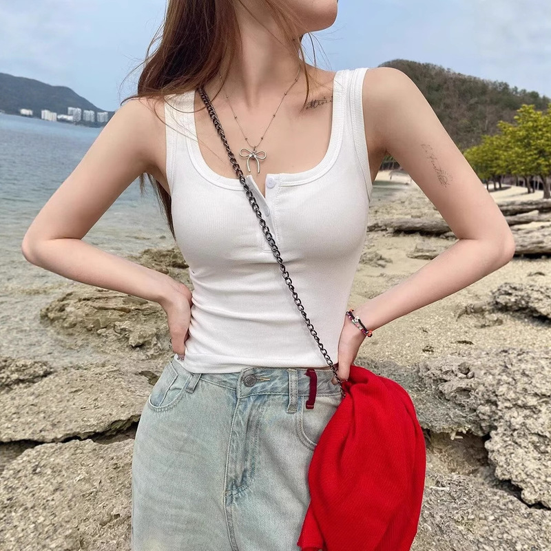Square Neck Vest for Women with Breast-Covering Buttons, Small Suspenders, Pure Cotton Design, Versatile Bottoming Top for Summer Outer Wear Square Neck Vest for Women with Breast-Covering Buttons, Small Suspenders, Pure Cotton Design, Versatile Bottoming Top for Summer Outer Wear