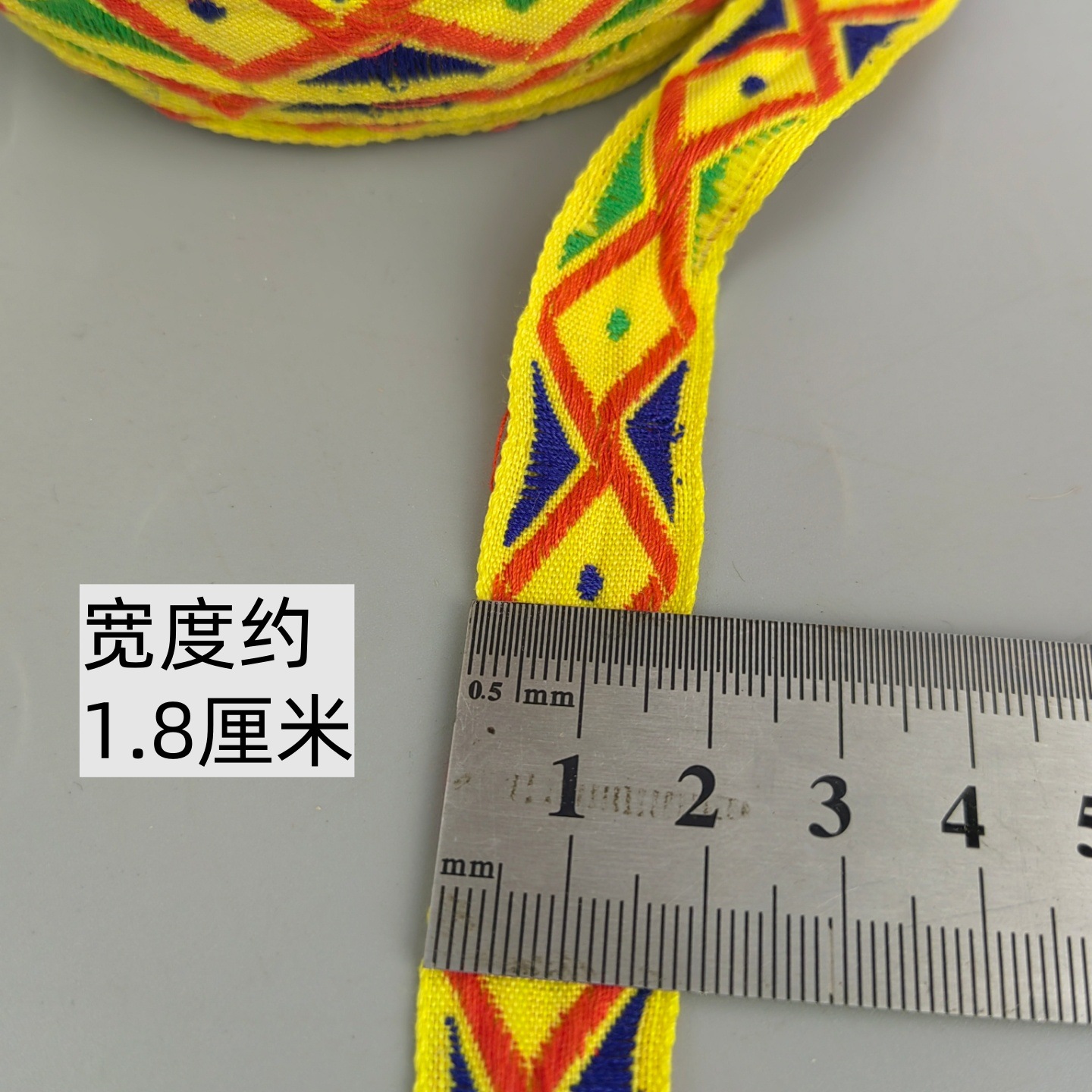 黄色几何花边-8