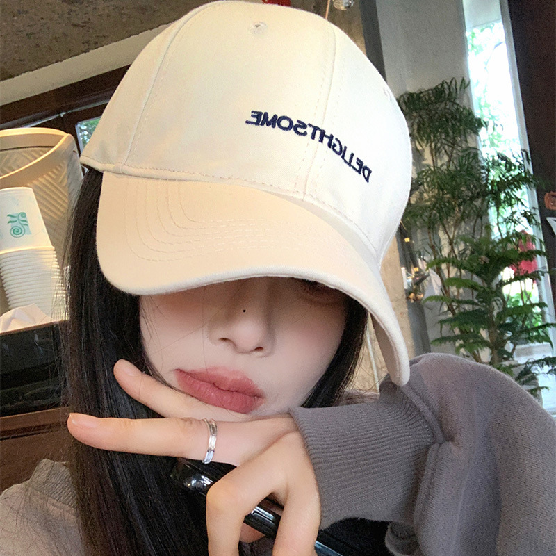 Sombrero de béisbol coreano de letras para mujeres primavera de 2025 nuevo estilo simple cara grande brida ancha cara pequeña sombrero de boca de pato duro