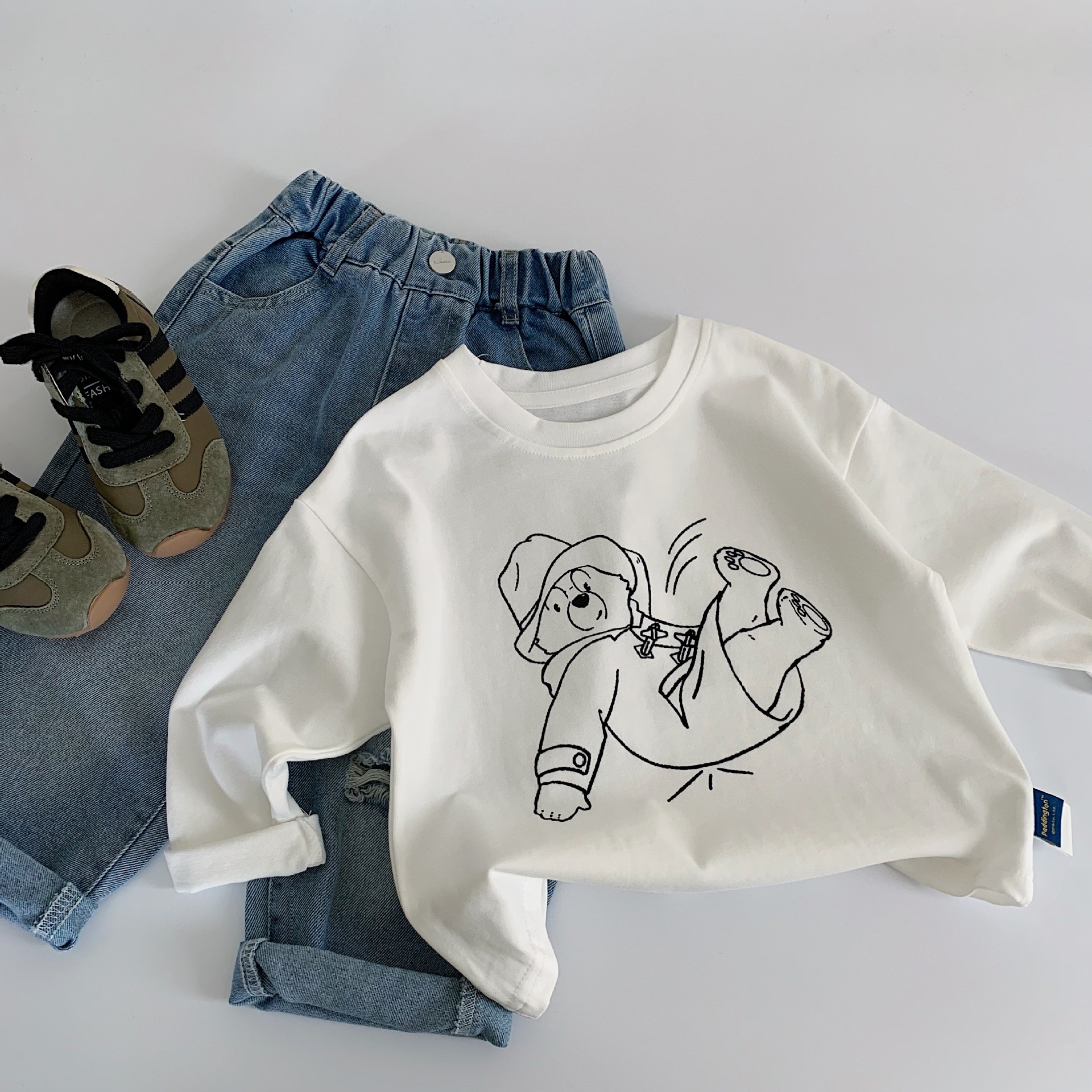 Mai Bao otoño camiseta infantil 2025 bebé caricatura Paddington oso blanco camiseta de base de tela ropa infantil de moda