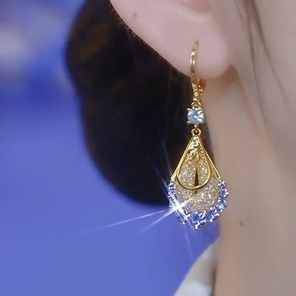 Fashionable purple pendant with zircon drop-shaped