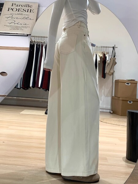 White loose straight jeans