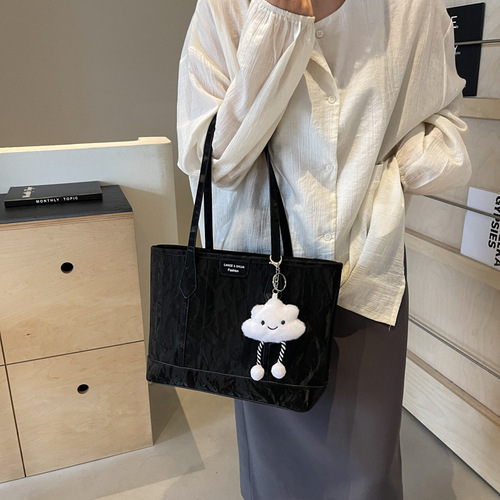 This year's popular bags for women large capacity 2024 new casual simple shoulder bag versatile class commuting tote bag