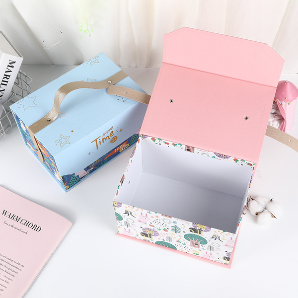 Capacious children's gift box