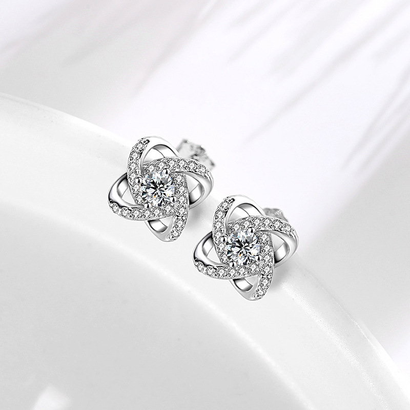 Pendientes de diamantes completos estilo coreano estilo ins luz sentido del diseño de lujo plata esterlina S925 trébol completo diamante Stud pendientes niñas suerte hierba