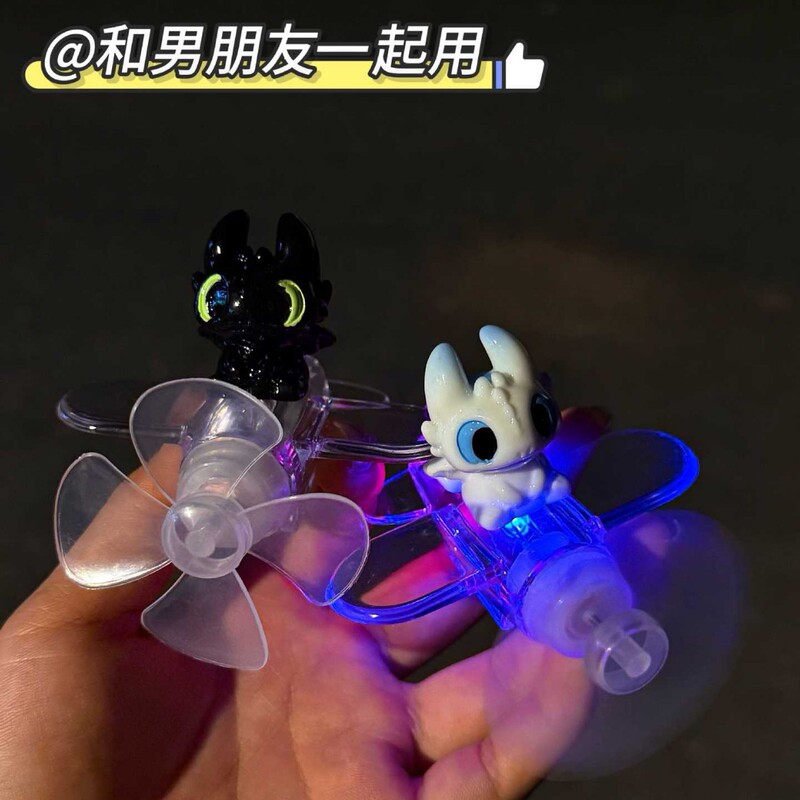 歯のない少年電気自動車オートバイ装飾風力発電小型航空機風力発光ライト車の装飾品車の漫画|undefined