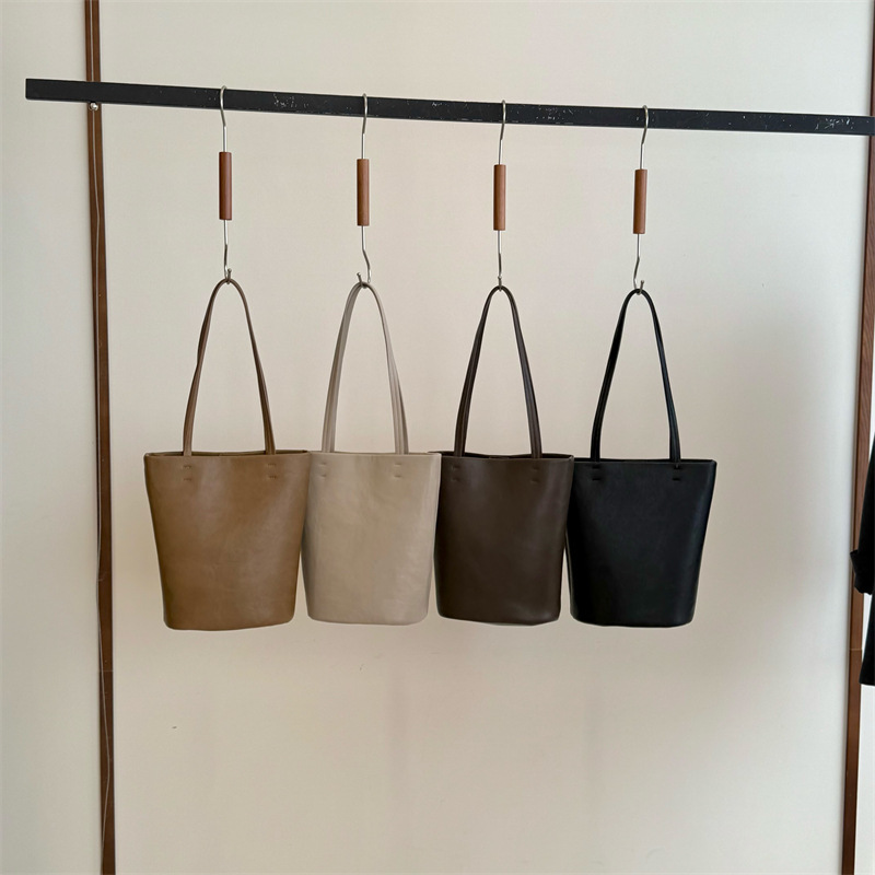 High-End Korean Style Tote Bag Women's Bag 2025 New Fashion Popular Porter Bucket Bag Simple Commuter Shoulder Bag