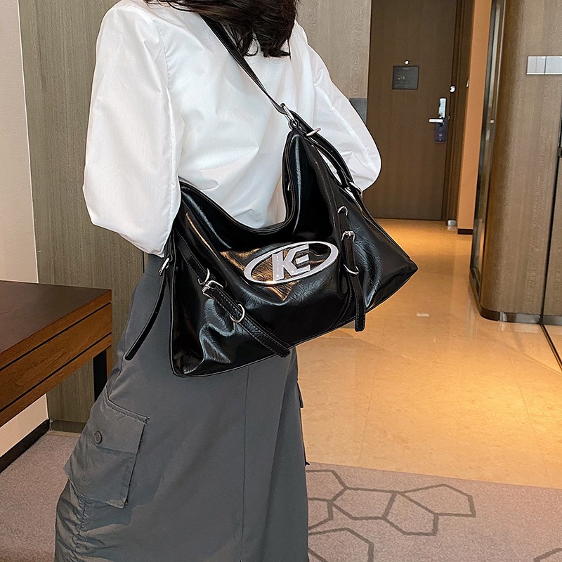 Tragbare, modische Strukturtasche mit großem Fassungsvermögen für Damen, neue Pendler-Einkaufstasche, einfache Achseltasche für alle Gelegenheiten, 2023_voghion.com