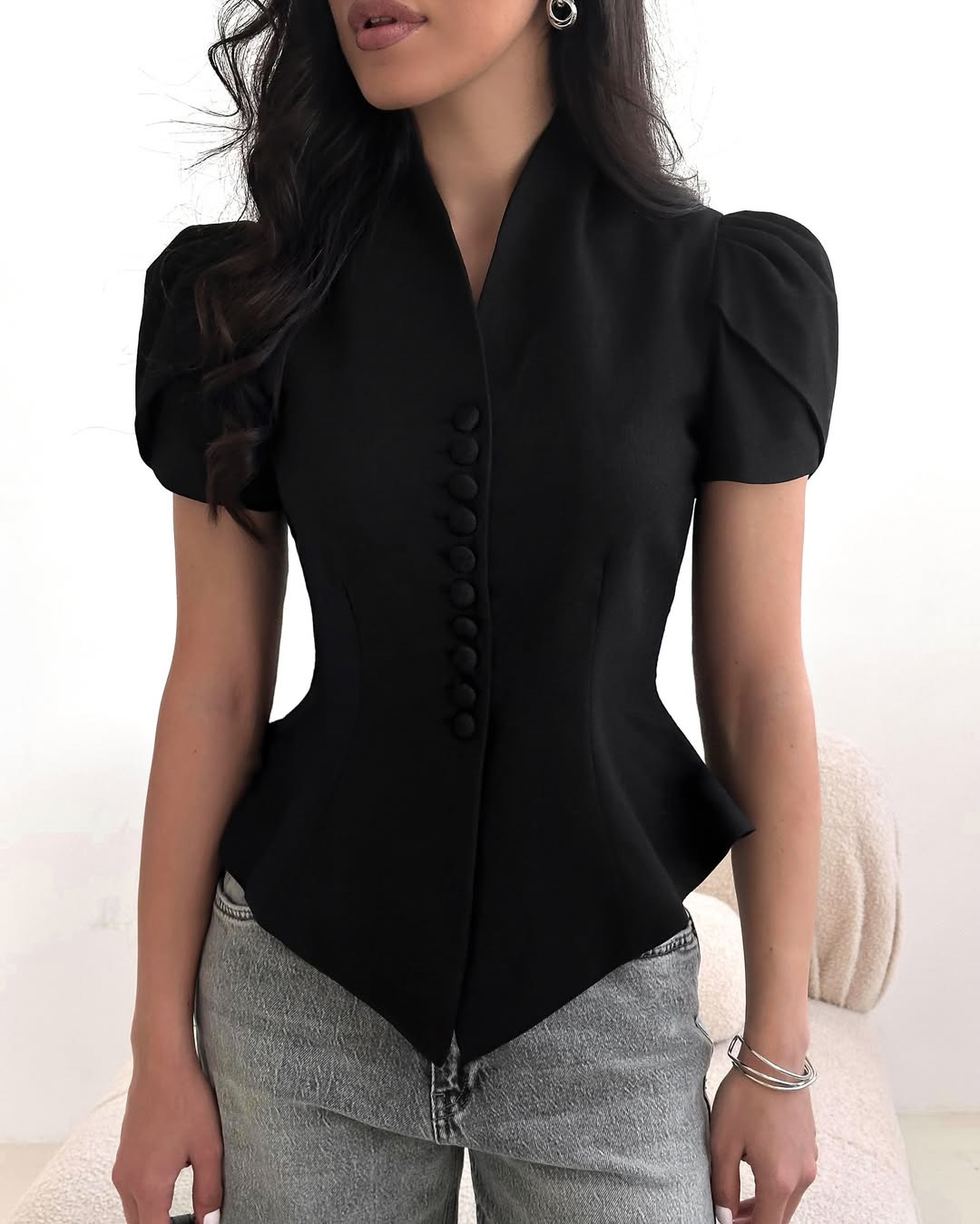 Camicia asimmetrica con bottoni a maniche corte per donna_voghion.com