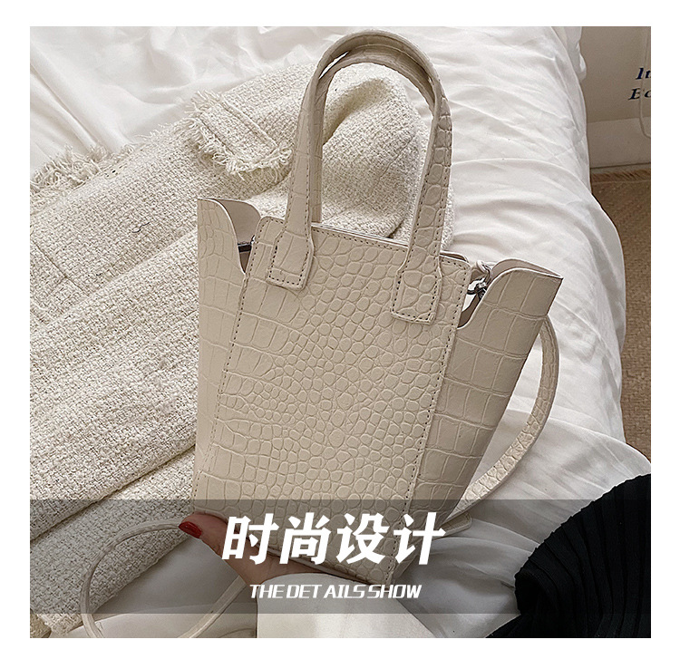 Fashion Small Bag Female New Fashion Messenger Bag Wholesale display picture 23