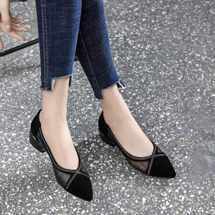 Breathable mesh sandals