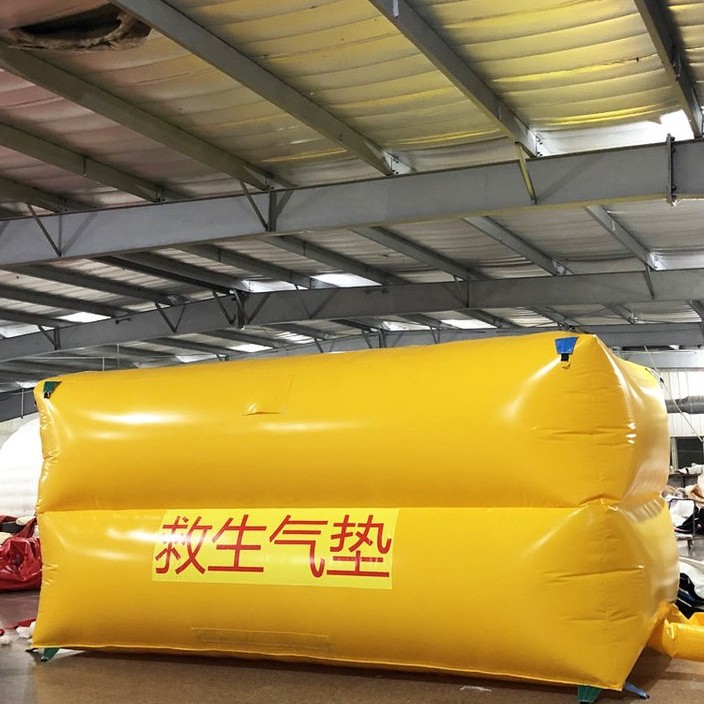 Cojín de aire de emergencia contra incendios plegable tipo de cojín de amortiguación anticaída conveniente para operación aérea con bolsa de aire inflable rápida