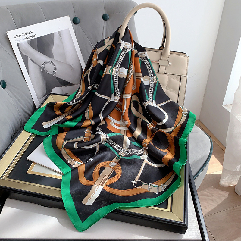 Pañuelo de seda bufanda cuadrada de alto grado de seda artificial Impresión de letras 70 pequeña bufanda cuadrada moda simple satén bufanda profesional personalización