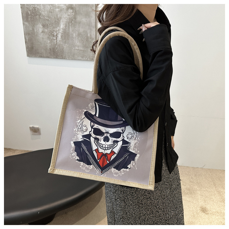 New fashionable skull canvas bag, women's large-capacity tote bag, single-shoulder bag for classes, 2024 fashionable tote bag undefined