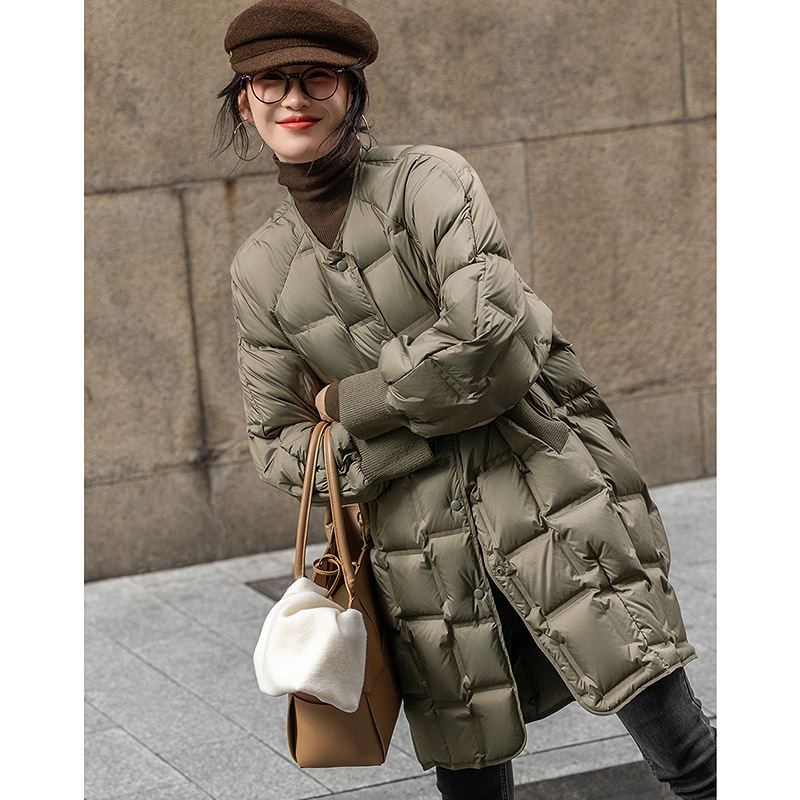 2026 Winter New Lightweight 95 White Duck down Jacket with Rubberized Seams, Women's Mid-Length Artistic Lightweight Coat