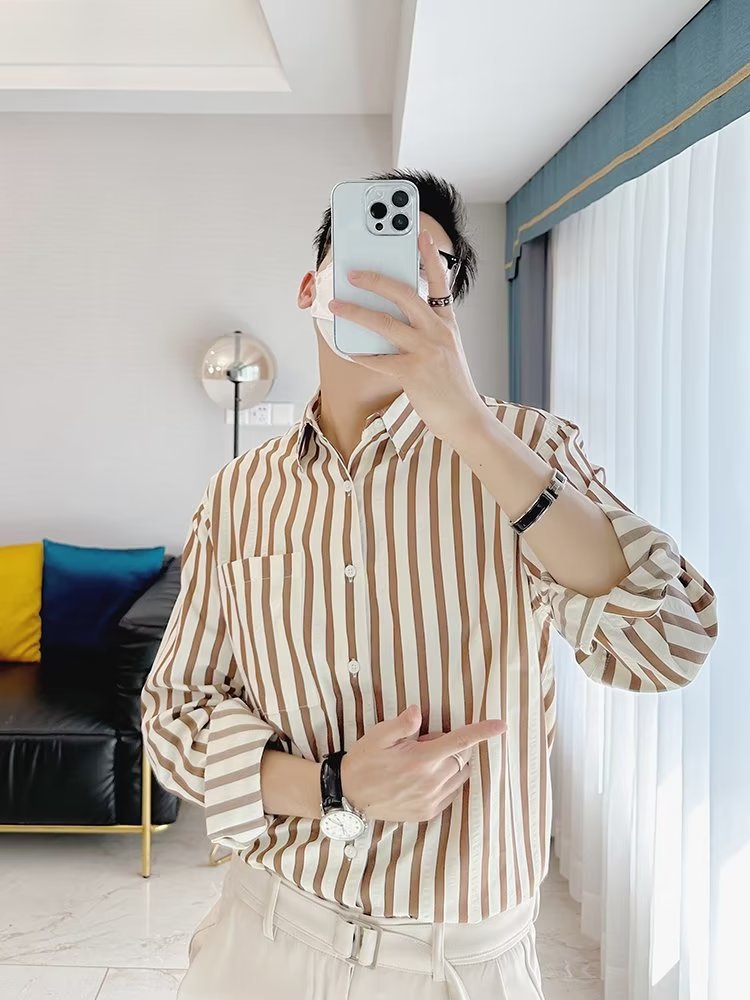 Versión coreana de la camisa a rayas de manga larga para hombres, sentido de alta gama, ropa de hombre yuppie británico, estilo ligero, camisa interior, chaqueta, marca de moda