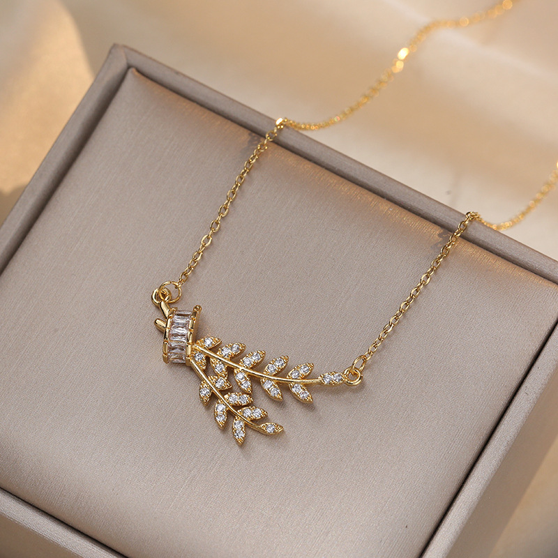 1 Piece Quantity Holiday Occasion Titanium Steel Material Lady Leaf Titanium Steel Inlay Inlaid Gold Zircon Pendants Necklace