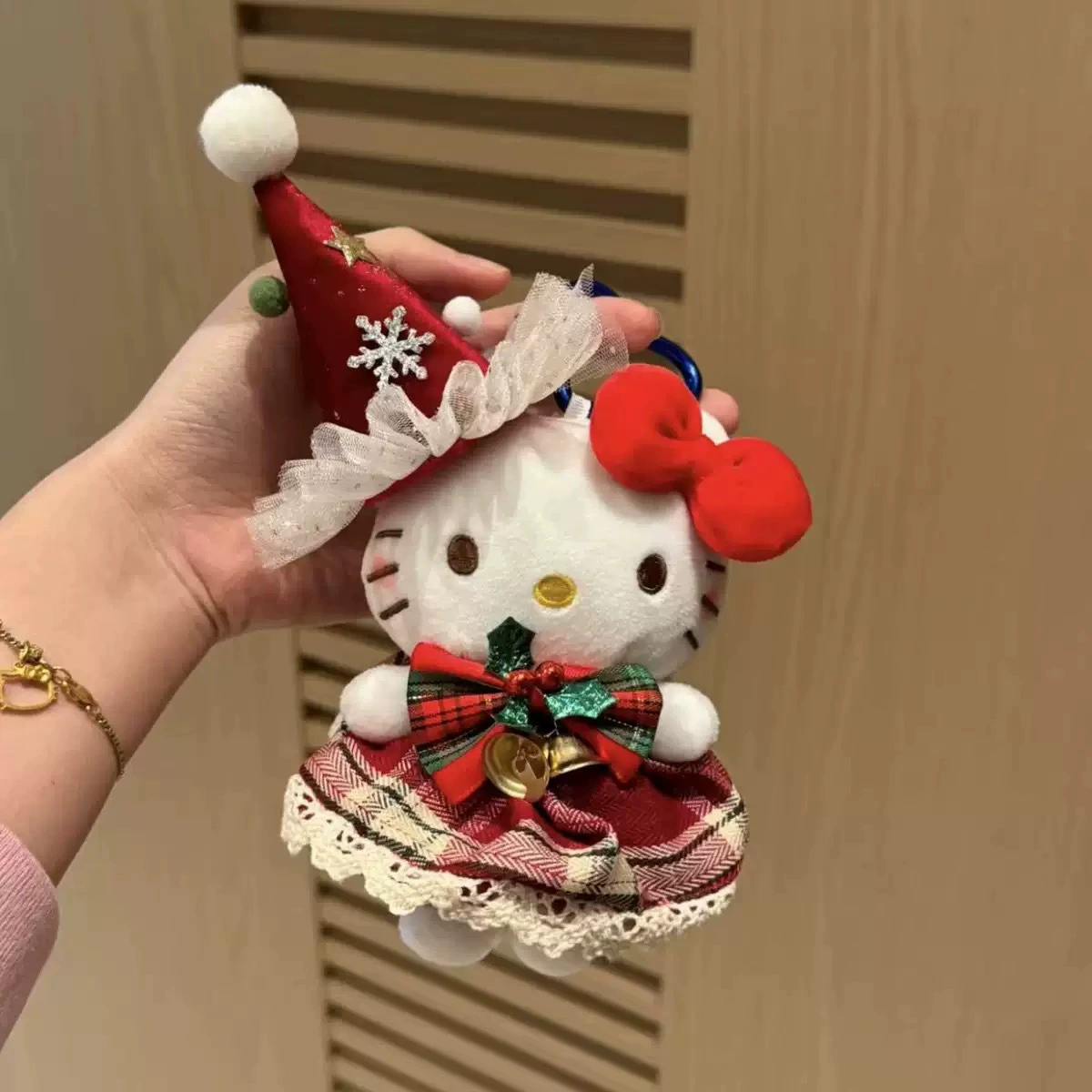 Брелок-плюш (Hello Kitty) 12 см, милая куколка с сердечным карабином и очками