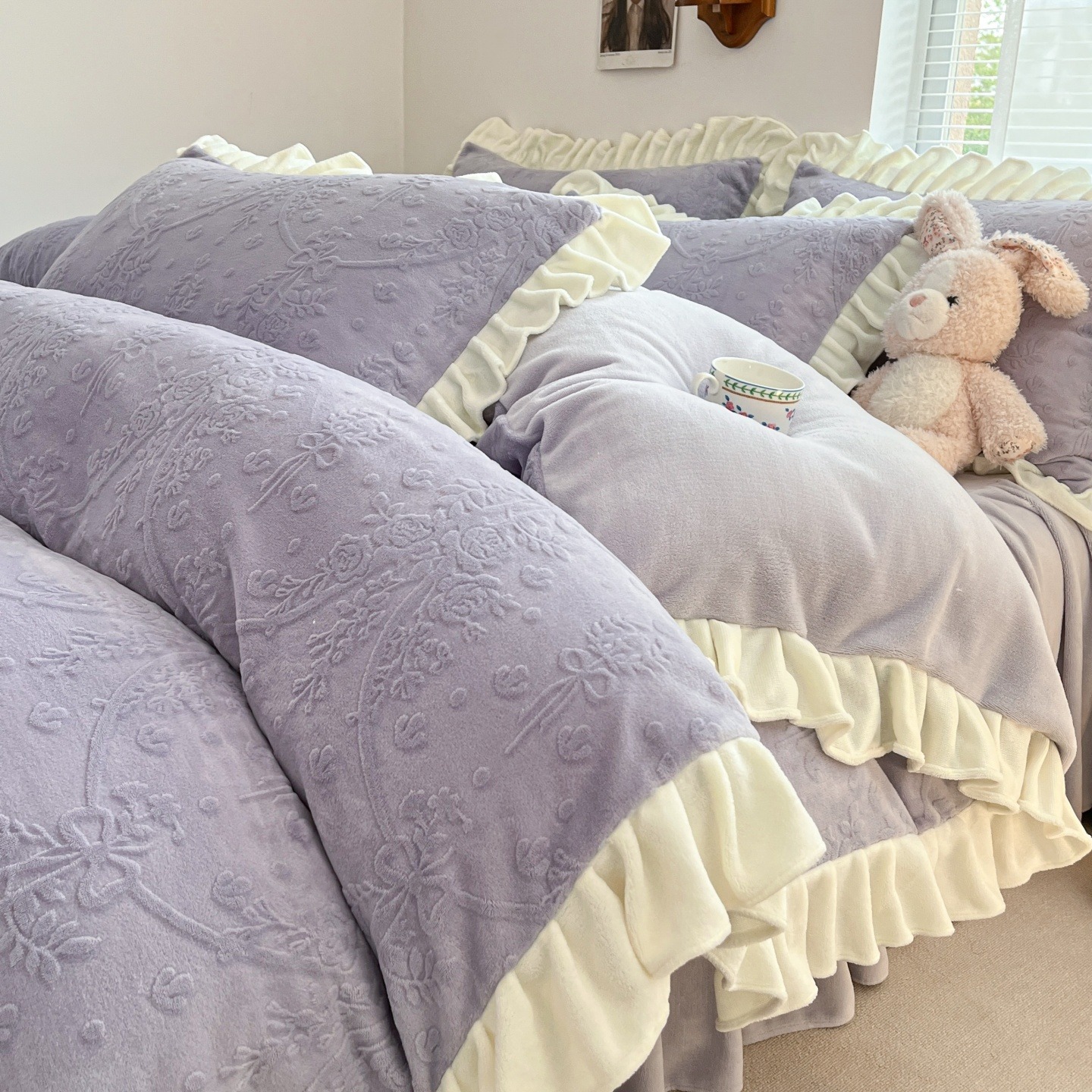 秋冬のお姫様風彫刻ミルクのベッドの上の4点セットのサンゴのベルベットのベッドの両面のベルベットの布団カバーとベルベットのシーツ