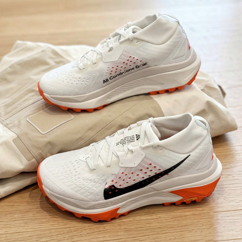 ACG Zegama mountain trail running shoes, featuring elastic fabric mesh, non-slip Vibram outsole, and a stylish design for outdoor leisure and sports