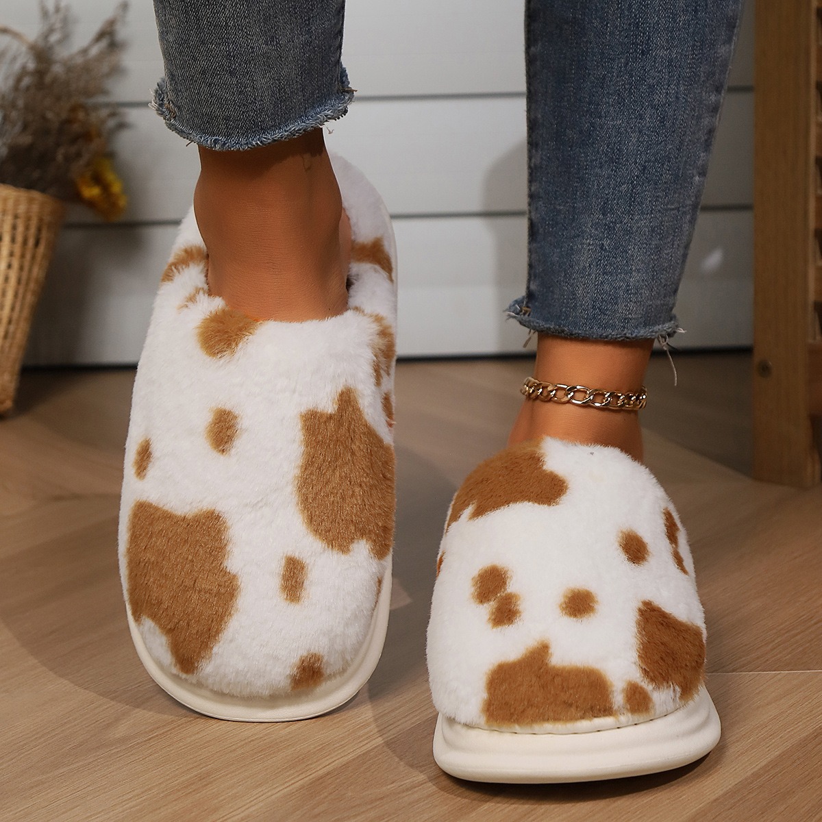 New spotted plush slippers at home comfortable warm bun head non-slip plus fleece thick couple cotton slippers_voghion.com