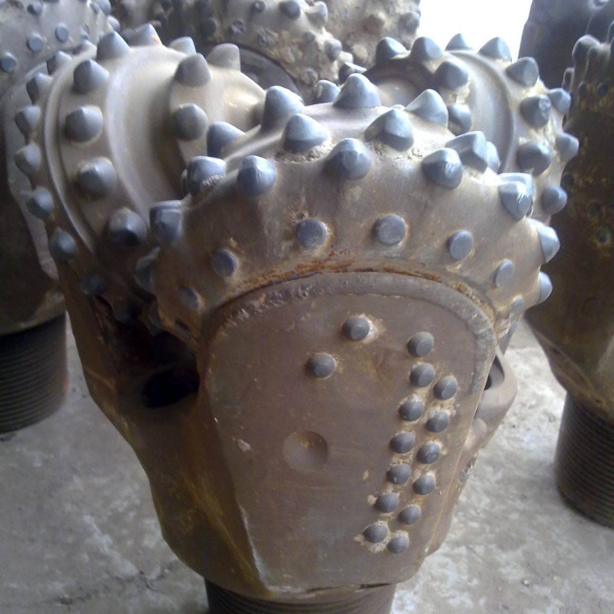 厂家直销三牙轮钻头定制 PDC钻头打水井石油钻头球齿钢齿镶齿牙轮