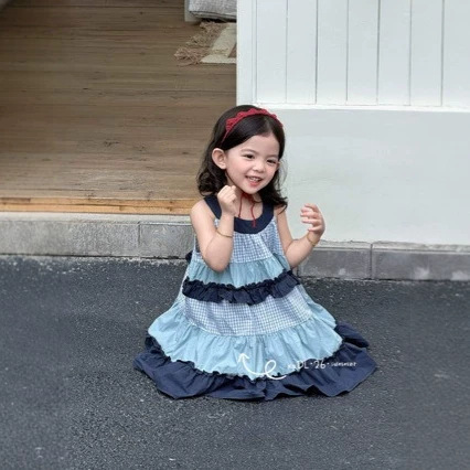 杭州昆龙童装批发童裙子2026夏季女童韩版拼色挂脖连衣裙儿童气质
