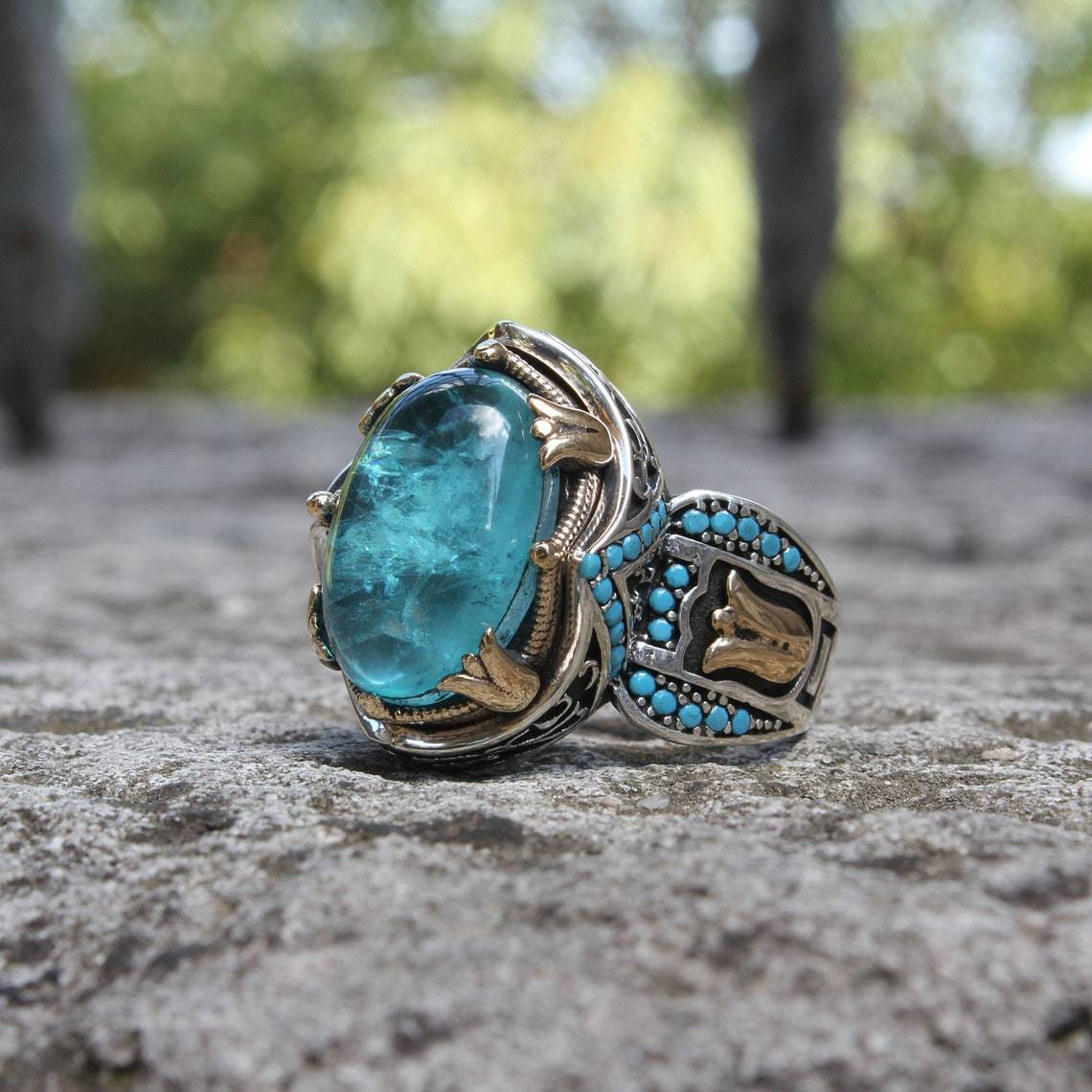 Blue two-color retro ring with stone