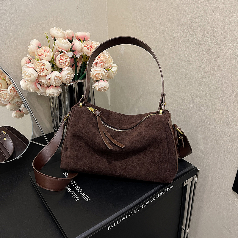 韩版小众秋冬高级麂皮绒女式枕头包手挽包磨砂复古通勤单肩斜挎包