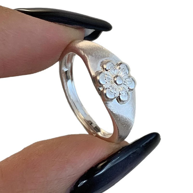 迈思卡 Glossy silver bracelet, cute fresh design ring, flowered, simple and elegant design, light luxury style, trend of season