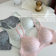 小胸は外拡型下着を集めています。女性はスチールリングなしで快適です。