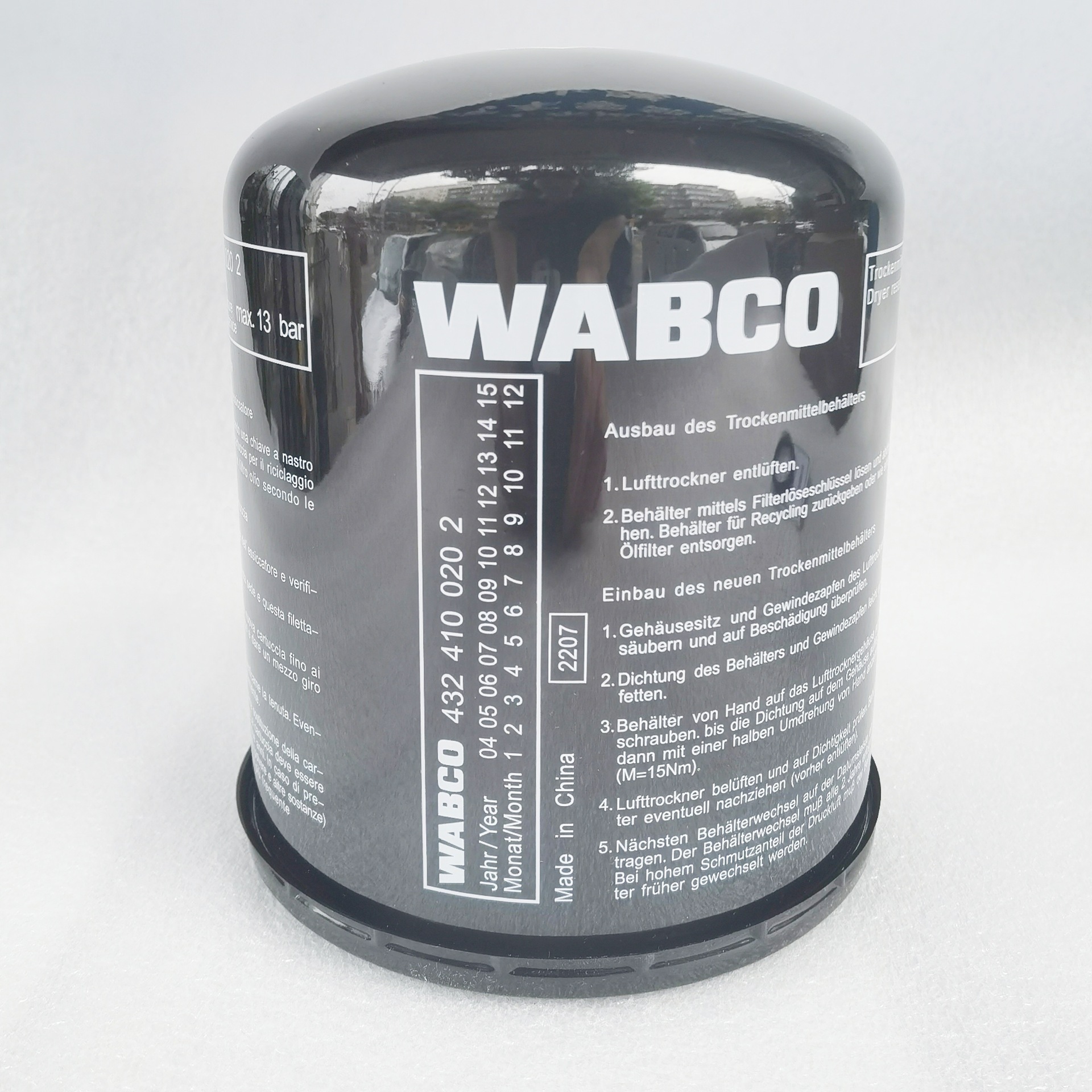 WABCO 4324100202, a filter element for the drying cylinder of European heavy-duty trucks, is available in stock for wholesale from authorized dealers